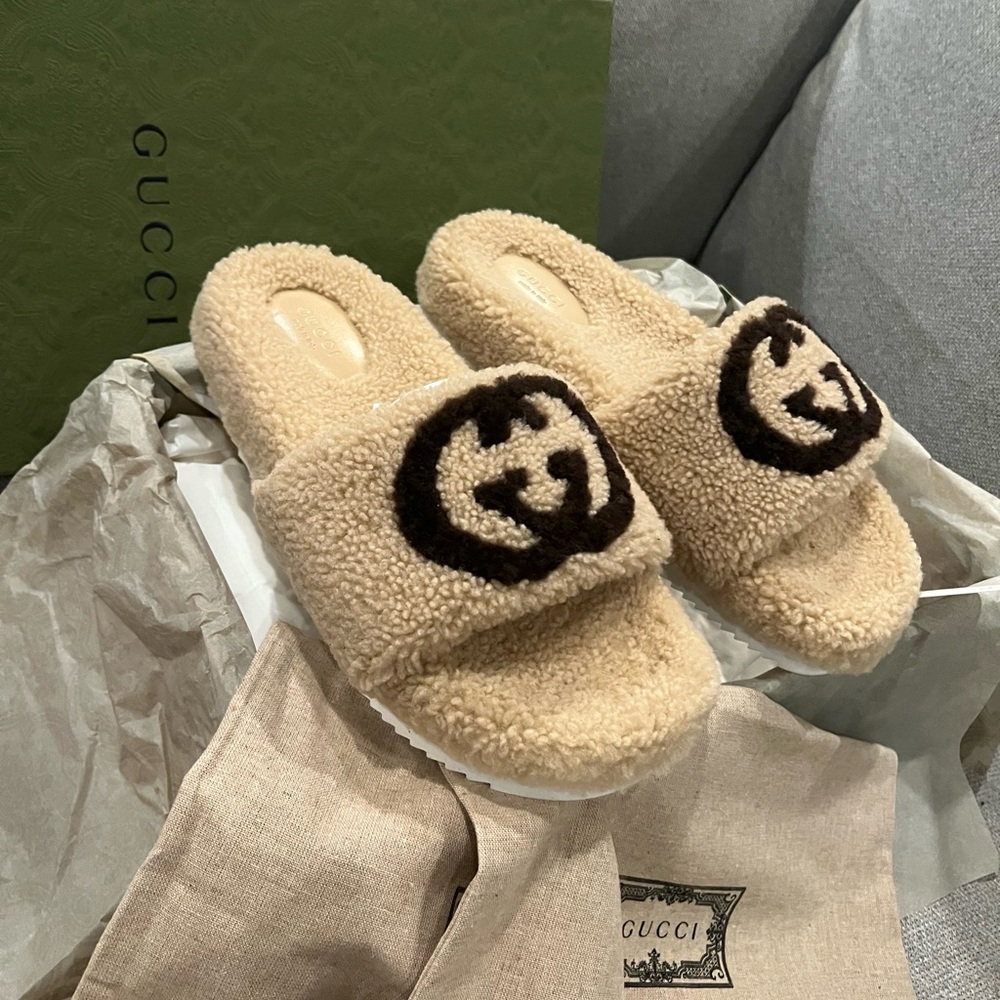NEW in box. Gucci GG beige shearling fur platform slides - Picture 5 of 11